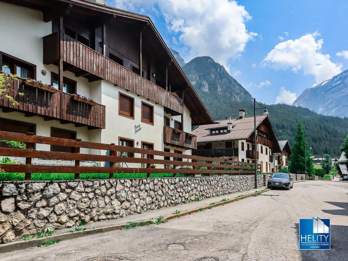 Dolomites Stunning View & Garden Apartment San Vito di Cadore